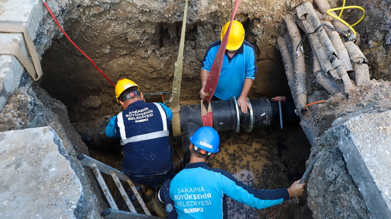 Büyükşehir, Yazlık Mahallesi’nde su kaybı ve kesintilerini önlüyor