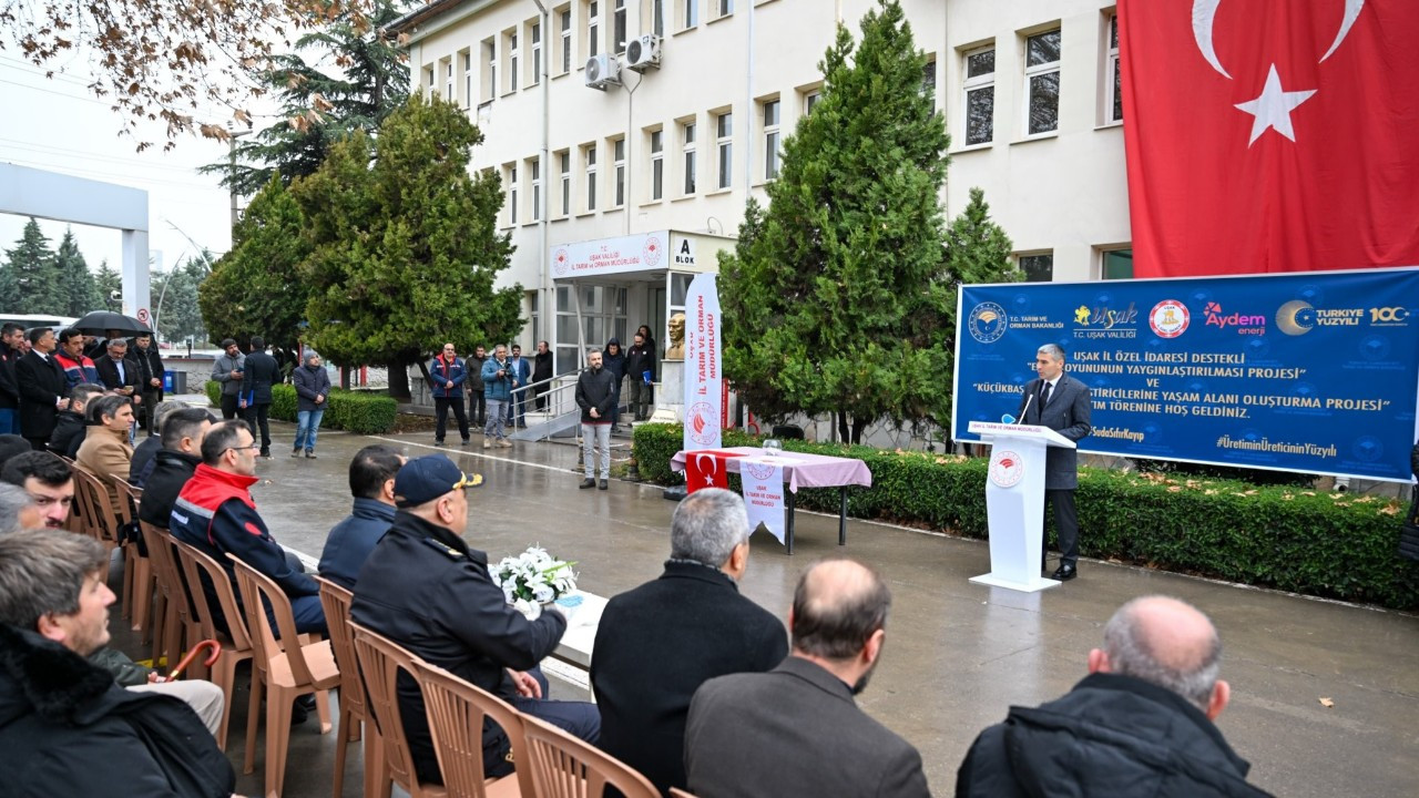 Uşak'ta Yetiştiricilere 500 Adet Eşme Koyunu Dağıtıldı