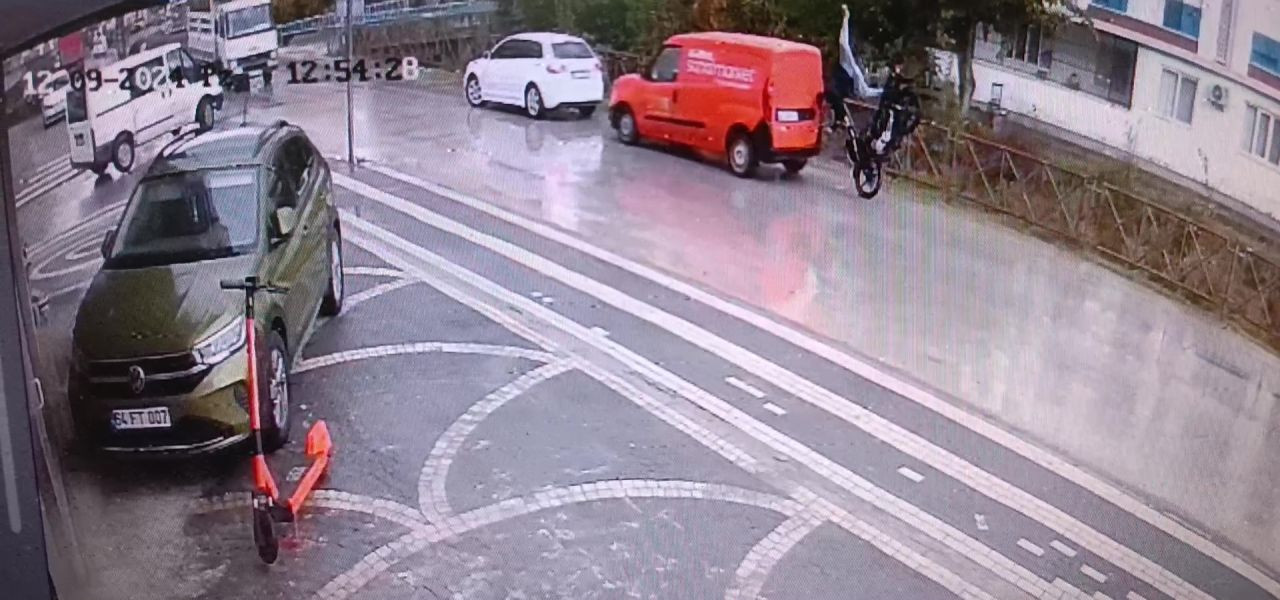 Antalya'da Motosikletliye Takla Attıran Kaza Kamerada - Sayfa 1
