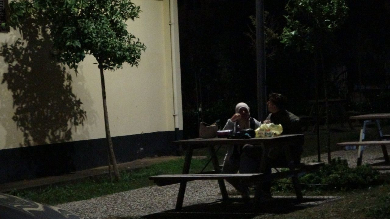 Park İçindeki Elektrik Tellerinde Yangın Çıktı: Mahalleyi Korku Sardı! - Sayfa 4