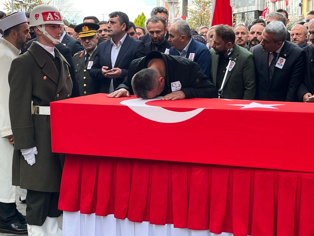 Isparta Şehitlerinden Teğmen Ceyhun Kalyoncu'ya Babasının Yürek Burkan Vedası... - Sayfa 1