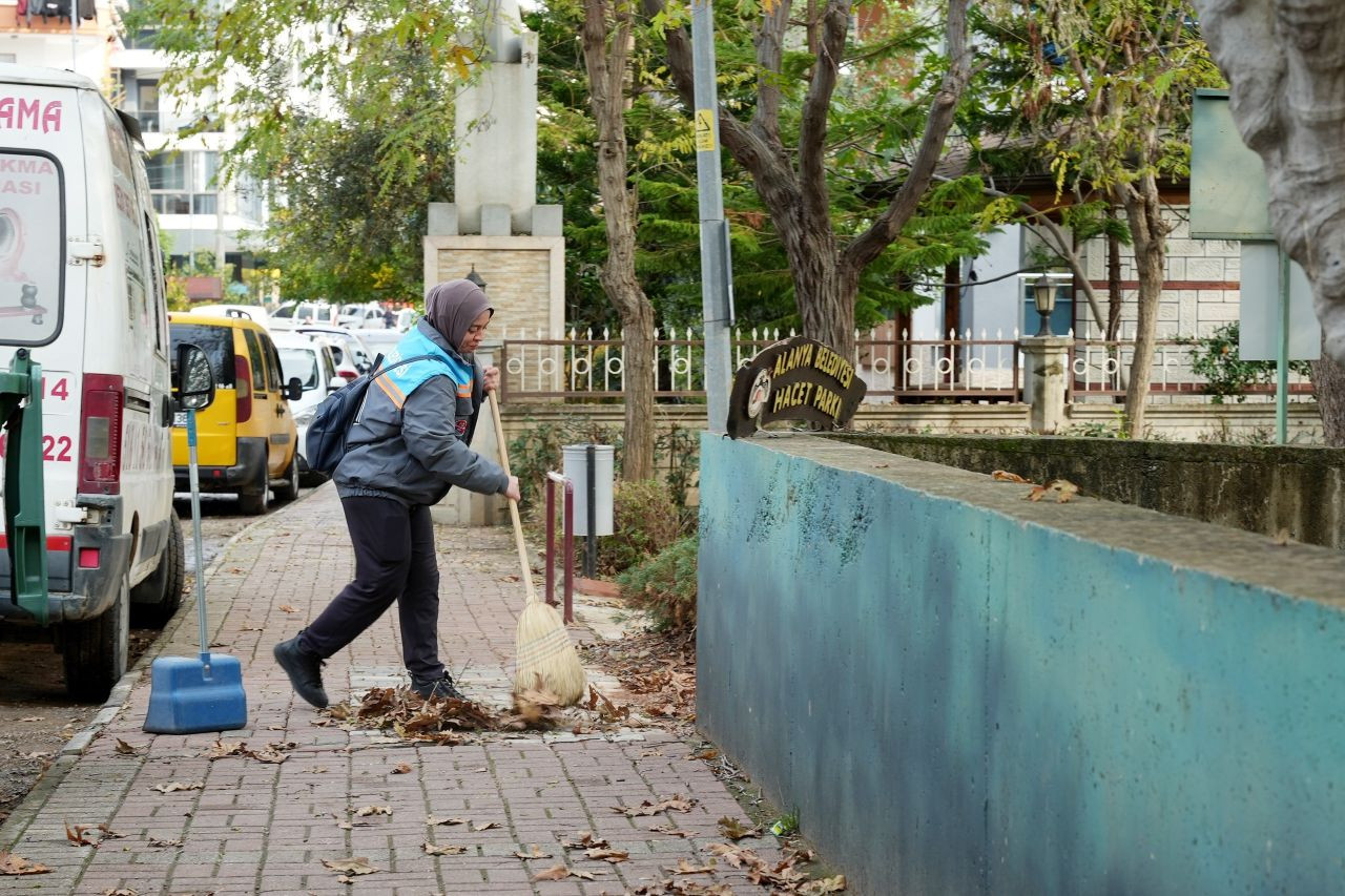 Alanya'nın Temizliğine Kadın Gücü: 16 Kişilik Ekip Fark Yaratıyor - Sayfa 2