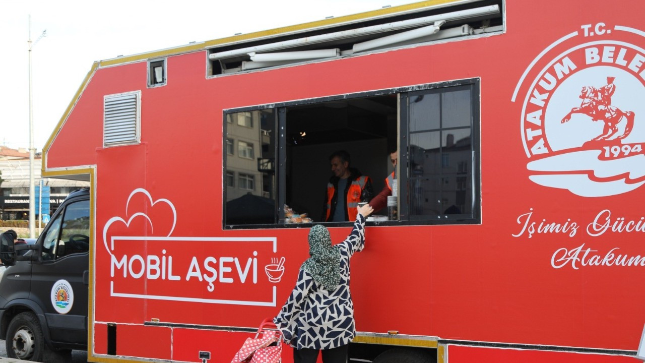 Atakum Belediyesi’nden Mobil Aşevi Hizmeti: Vatandaşlara Sıcak Çorba İkramı