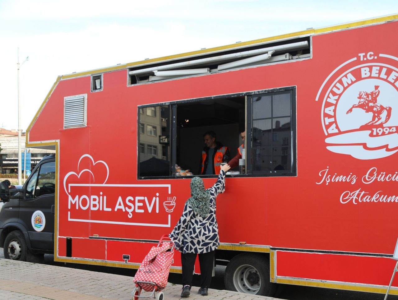 Atakum Belediyesi’nden Mobil Aşevi Hizmeti: Vatandaşlara Sıcak Çorba İkramı - Sayfa 1