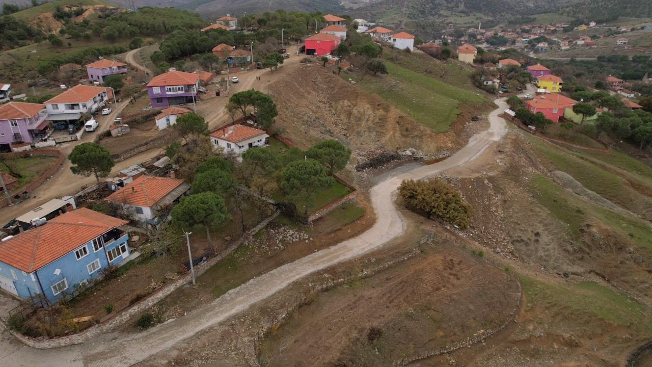 Ayvalık’ta 4 Mahalleye 4 Bin Metrekare Kilit Parke Taşı Döşendi