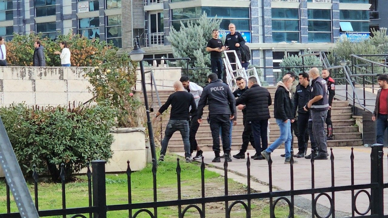 Balıkesir'de Adliyeden Kaçmaya Çalışan Tutuklu Kısa Sürede Yakalandı - Sayfa 1