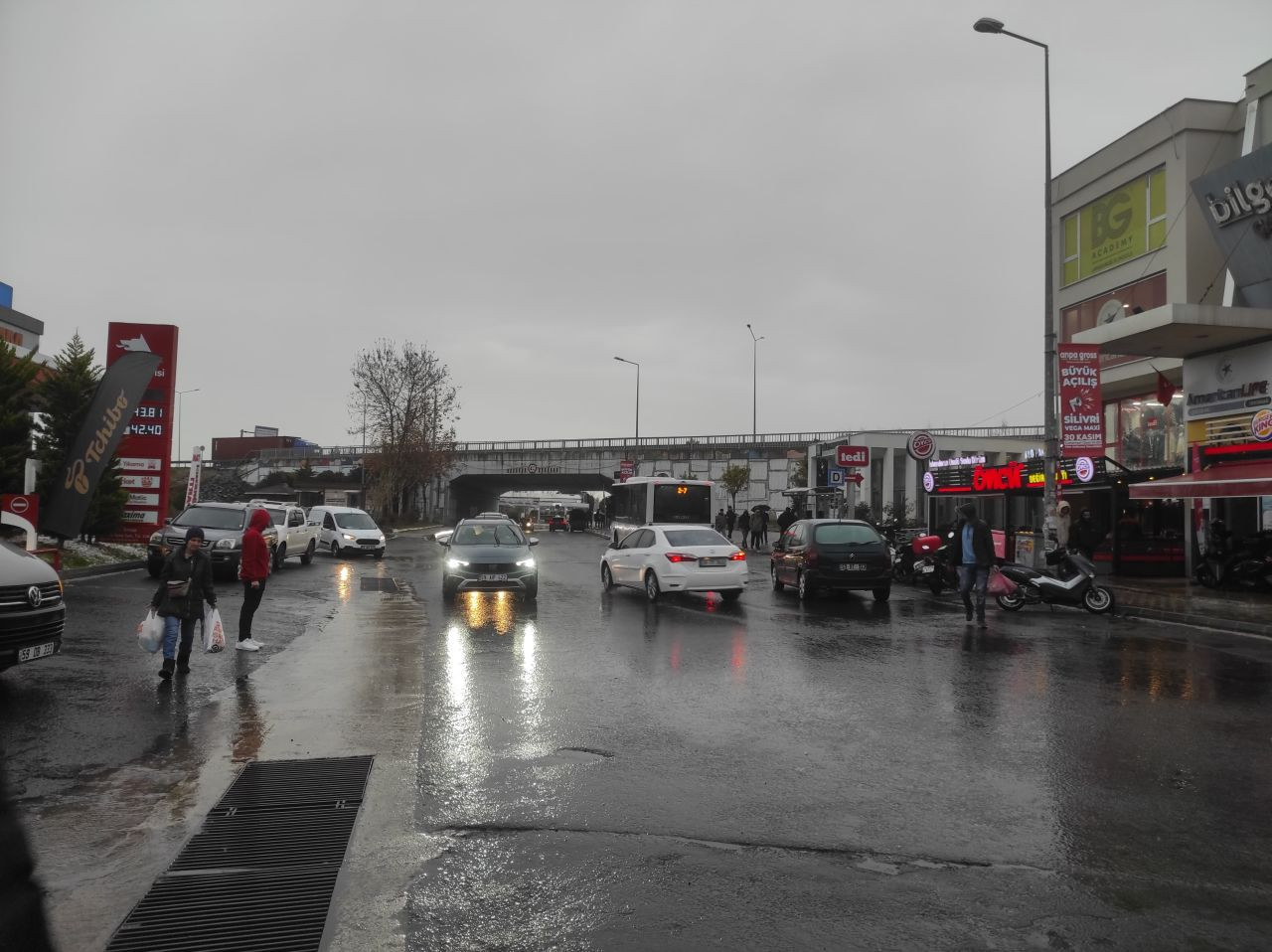 Tekirdağ'da Aniden Bastıran Sağanak Yağış Hayatı Felç Etti - Sayfa 1