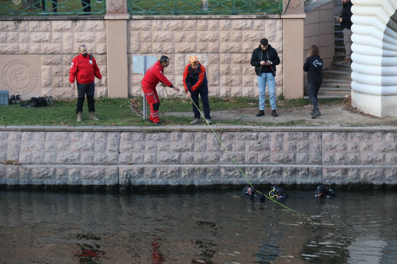 Eskişehir'de Kayıp Adam İçin Porsuk Çayı'nda Arama Çalışmaları Sürüyor - Sayfa 3