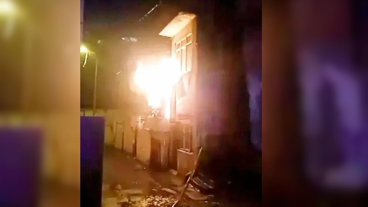 İstanbul'da Yangına Müdahale Eden İtfaiye Çöken Yola Düştü! - Sayfa 3