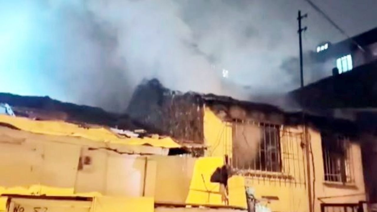 İstanbul'da Yangına Müdahale Eden İtfaiye Çöken Yola Düştü! - Sayfa 2