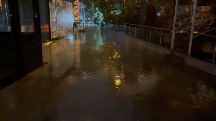 İstanbul'da Sağanak ve Dolu Kabusu: Yollar Sular Altında - Sayfa 2