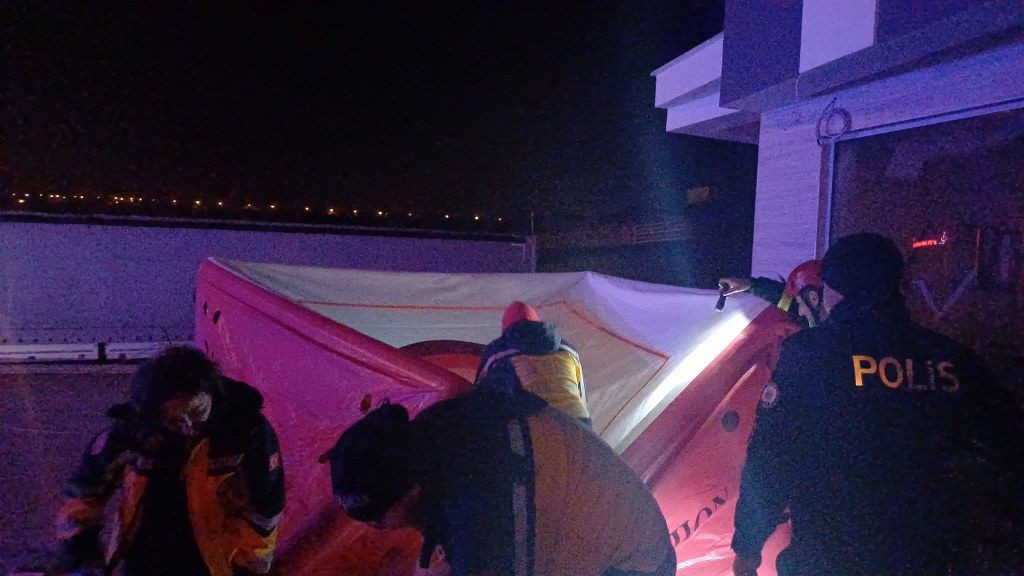 Binanın 4'üncü Katından Atlayan Şahıs Hava Yastığı Sayesinde Kurtuldu - Sayfa 4