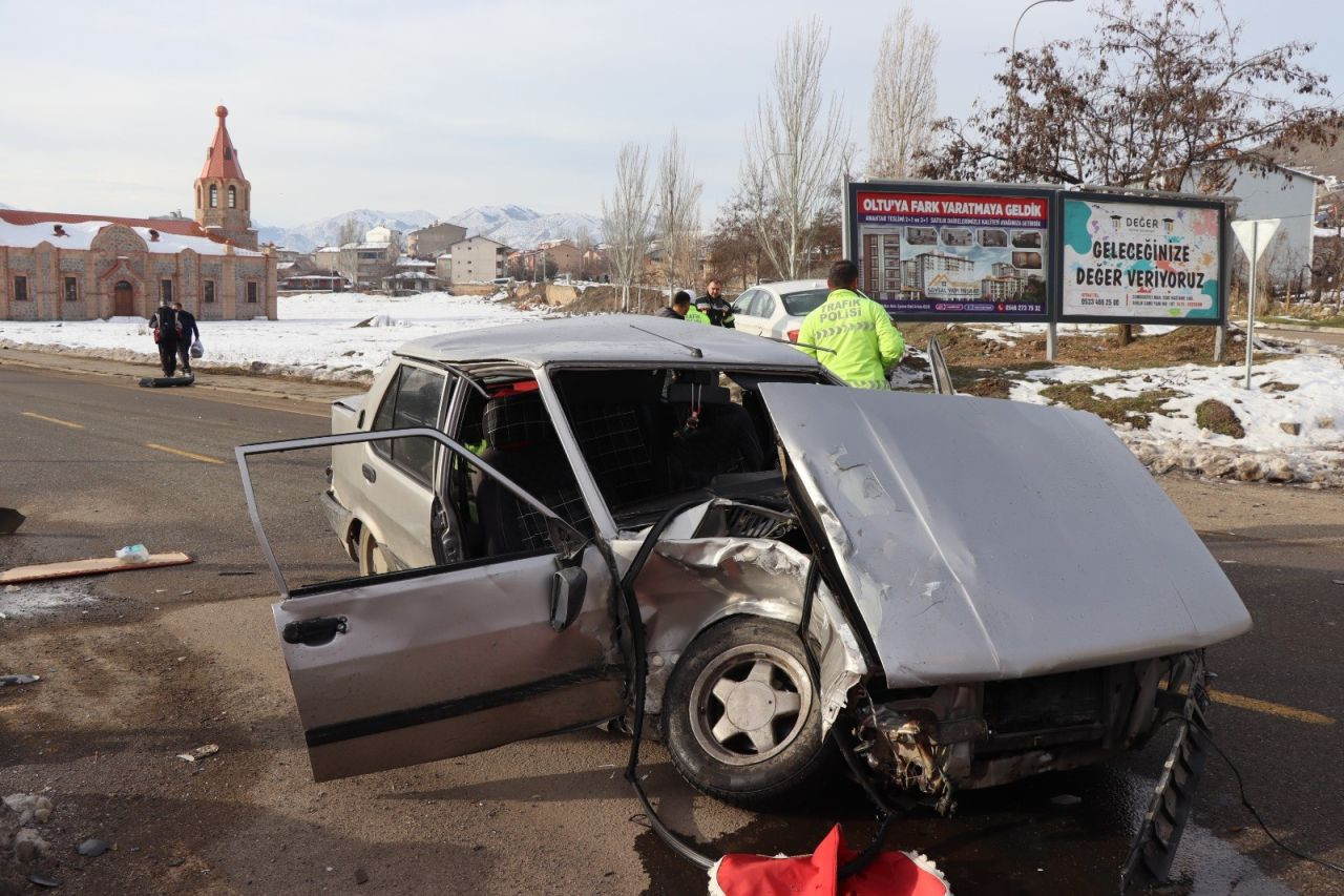 Erzurum Oltu'da trafik kazası: 4 yaralı - Sayfa 2