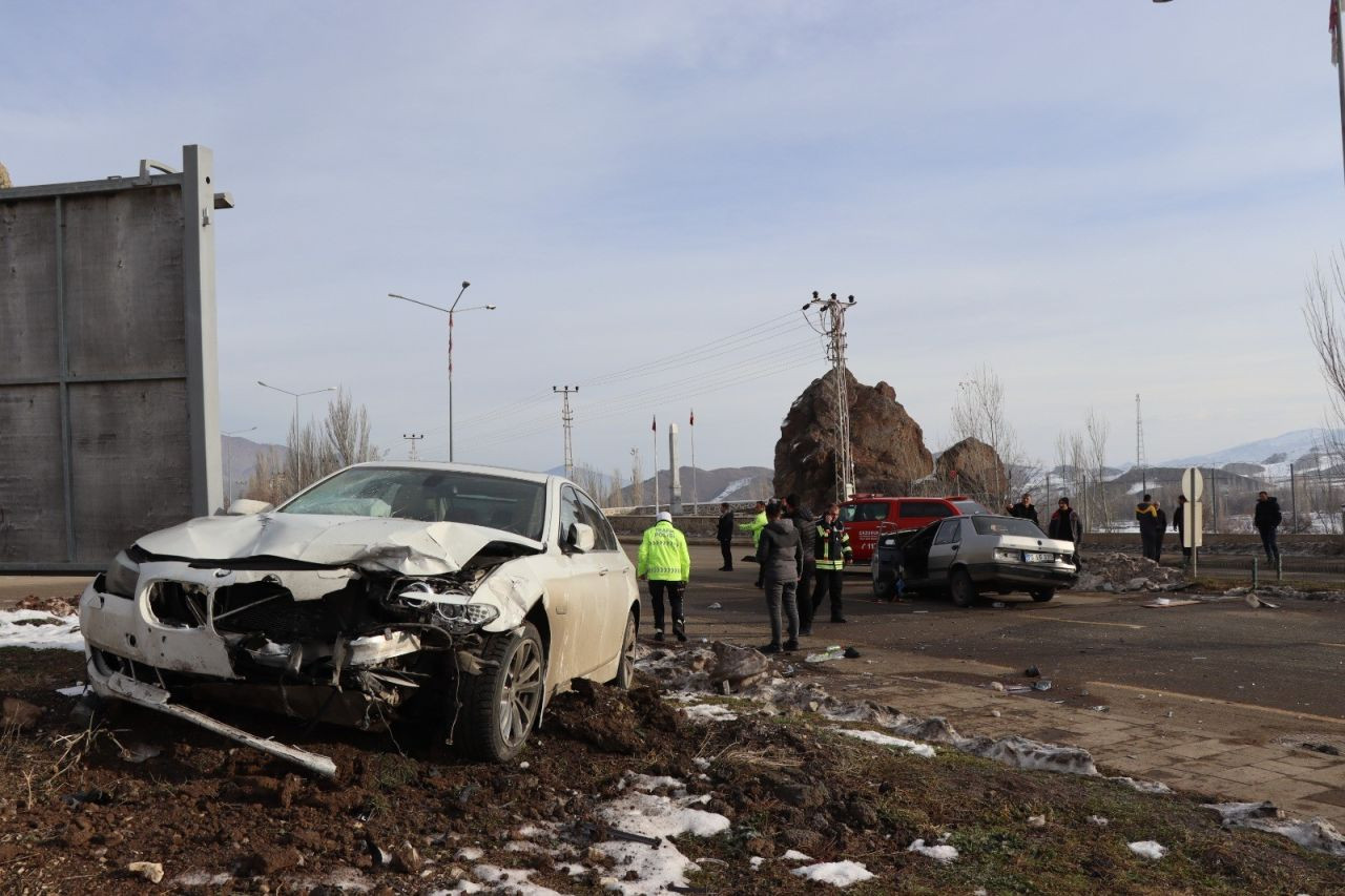 Erzurum Oltu'da trafik kazası: 4 yaralı - Sayfa 4