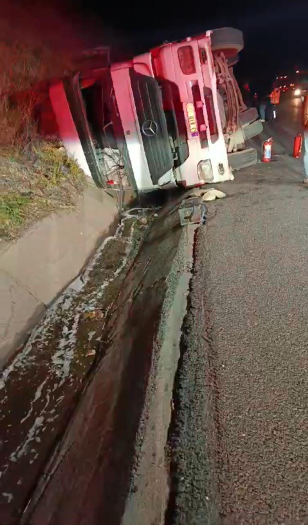 Şanlıurfa'da Akaryakıt Yüklü Tanker Devrildi - Sayfa 1