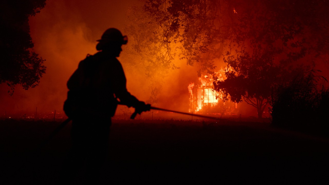 California'daki Orman Yangını 4 Bin Dönüme Yakın Alanı Küle Çevirdi