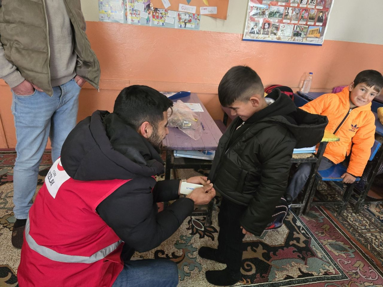 Diyadin Kızılay Şubesi Köy Çocuklarına Kışlık Yardımda Bulundu - Sayfa 3