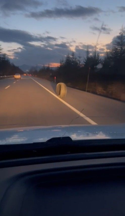 Isparta’da Yola Fırlayan Lastik Trafiği Tehlikeye Attı - Sayfa 1
