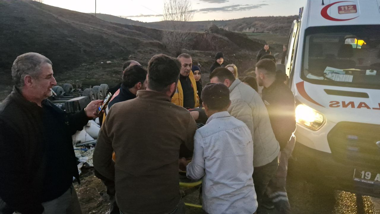 Pirinç Yüklü Tır Şarampole Devrildi: 2 Yaralı Ekiplerin Zorlu Çabasıyla Kurtarıldı - Sayfa 3