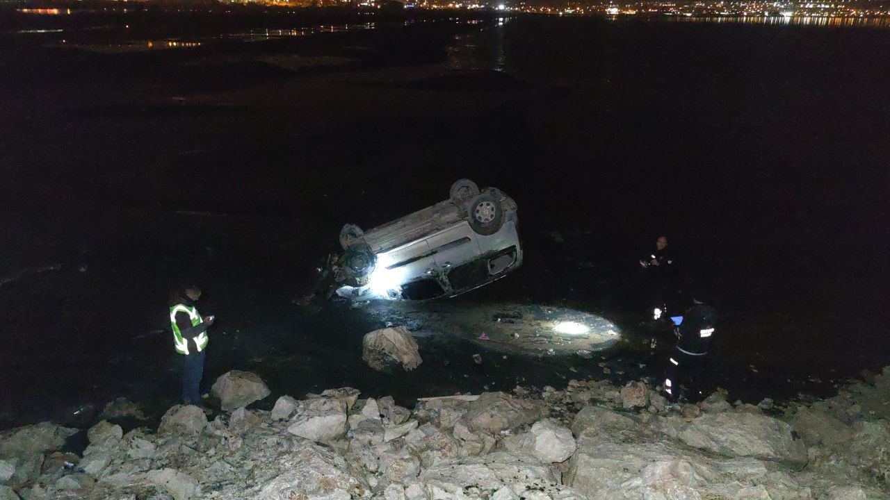 Van'da Kamyonet Van Gölü'ne Uçtu: 2 Yaralı - Sayfa 3