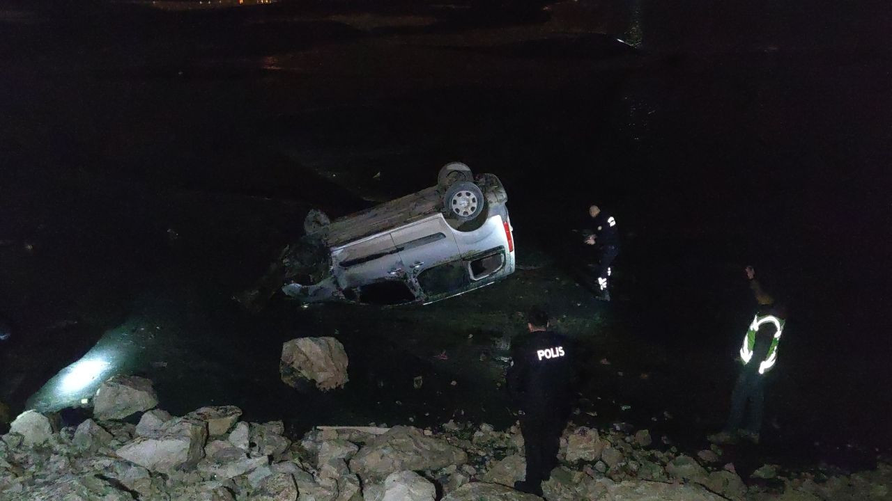 Van'da Kamyonet Van Gölü'ne Uçtu: 2 Yaralı - Sayfa 4