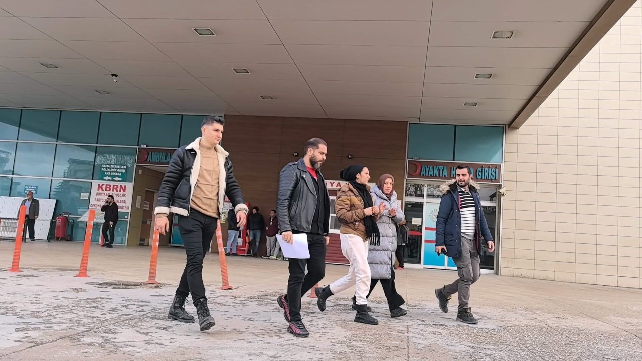 Kapıları Kredi Kartıyla Açan 2 Kadın Hırsızlık Zanlısı Yakalandı