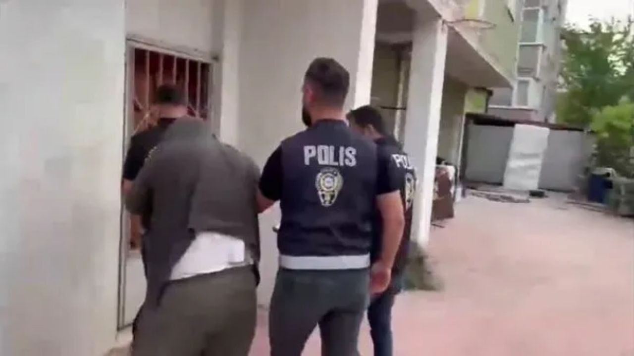 Deprem Fırsatçılarından Akılalmaz Dolandırıcılık: Ezilen Arabaların... - Sayfa 2