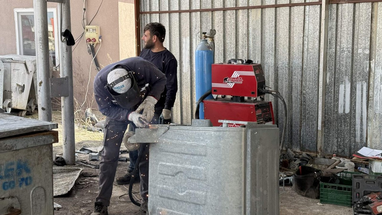 Arifiye Belediyesi Çöp Konteynerlerini Yenileyerek