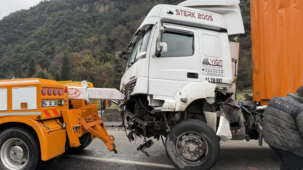 D-650 Karayolu Felç Oldu: Tır Makasladı, Trafik Kilometrelerce Durdu - Sayfa 5