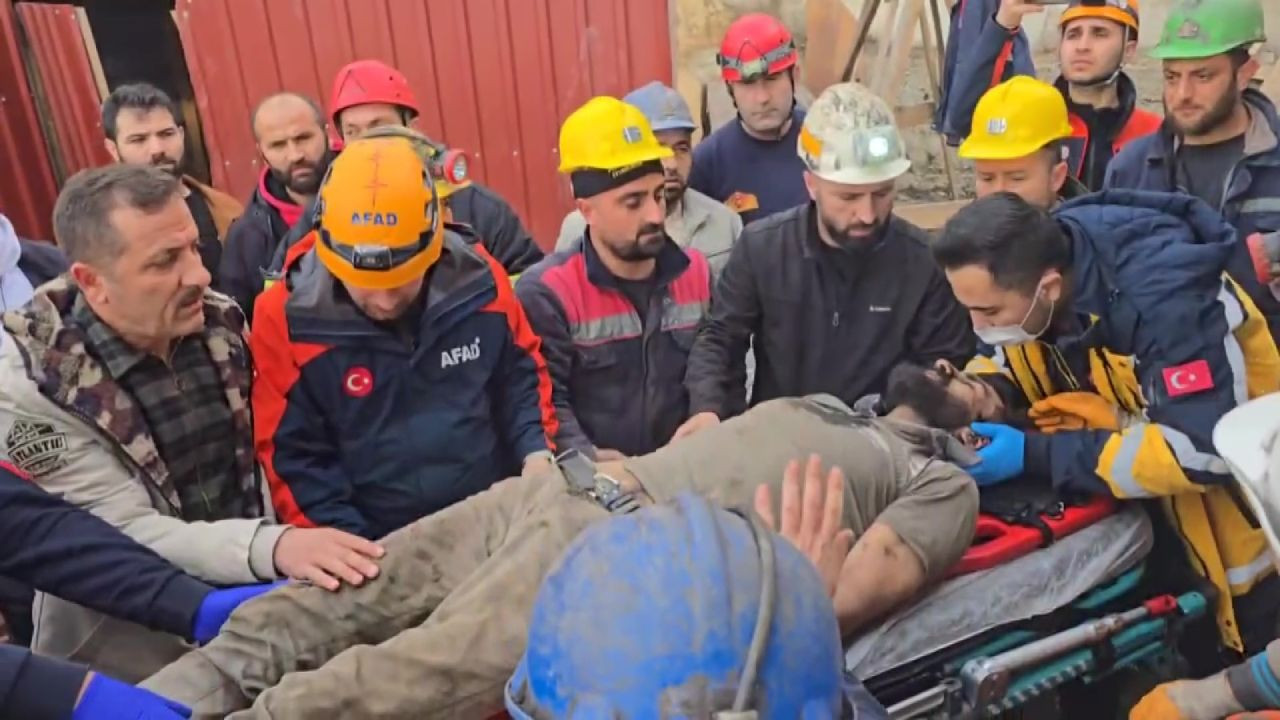 Amasya'da Yaşanan Göçükten Kurtarılan İşçi Hastaneye Kaldırıldı! - Sayfa 13