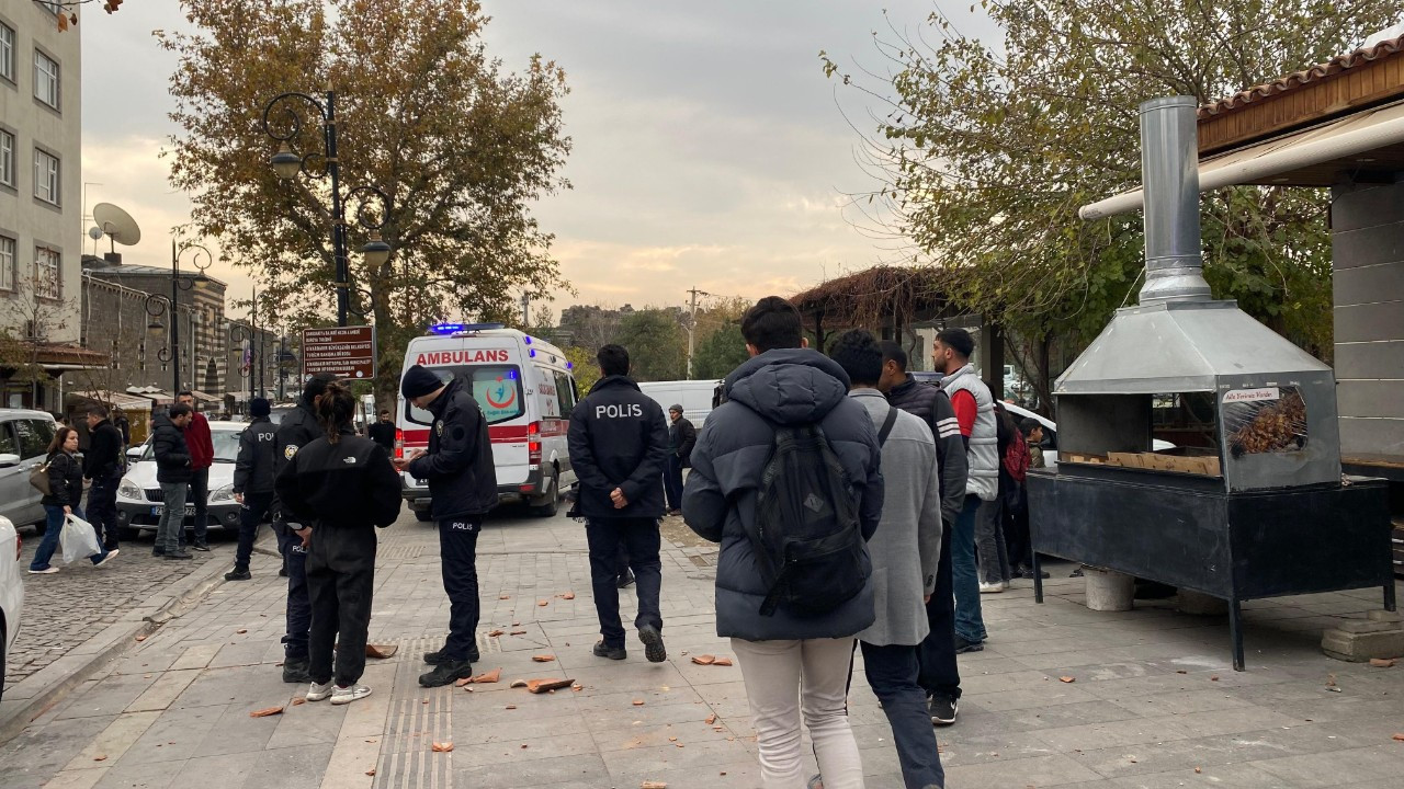 Dükkanda Tartışan Baba-Oğul, İş Yerlerinin Damından Atladılar!