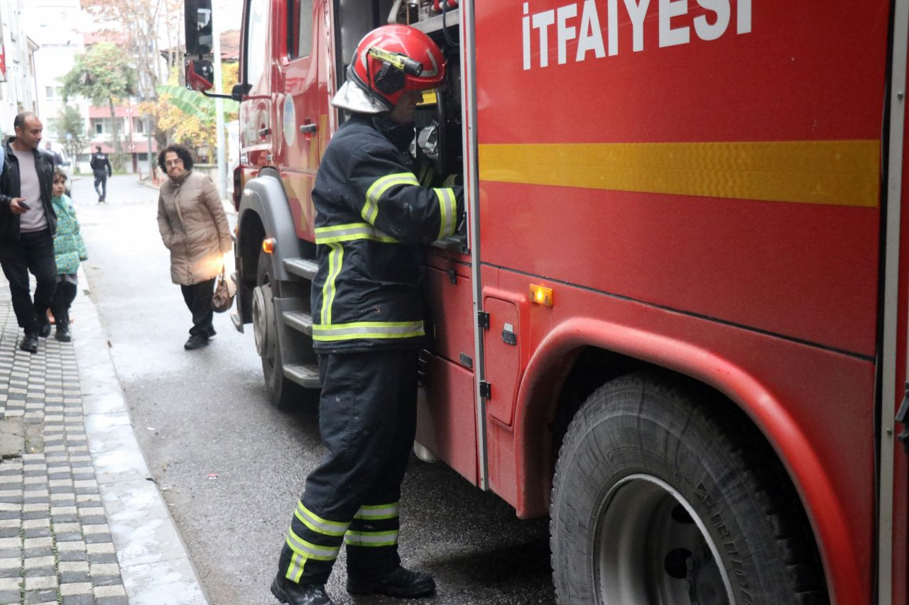 Sakarya'da Şehir Merkezinde Yangın - Sayfa 1