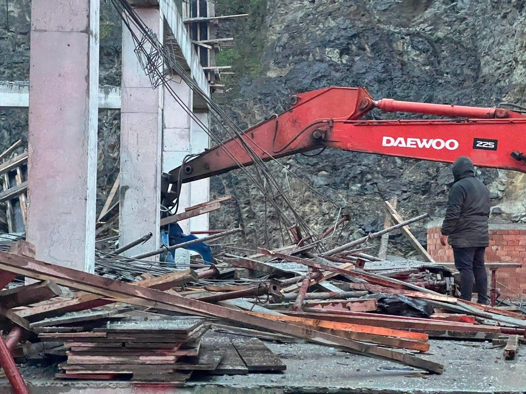 Trabzon'da Bir İnşaatın İskelesi Çöktü: 1 Kayıp, 3 Yaralı - Sayfa 1