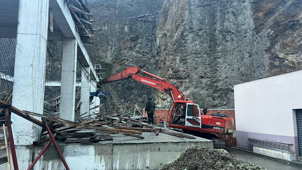 Trabzon'da Bir İnşaatın İskelesi Çöktü: 1 Kayıp, 3 Yaralı