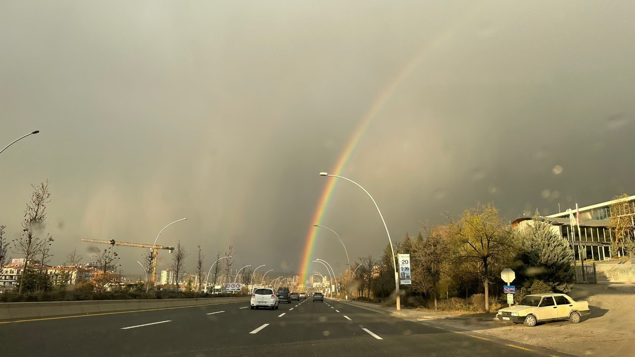 Ankara’da Sağanak Sonrası Gökkuşağı Büyüledi