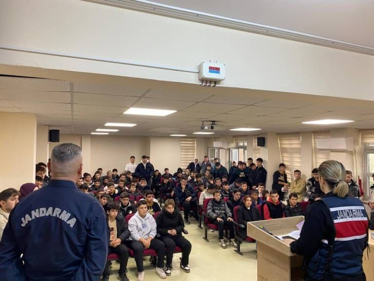 Jandarma'dan Toplum Bilincini Güçlendiren Eğitim Programı - Sayfa 4