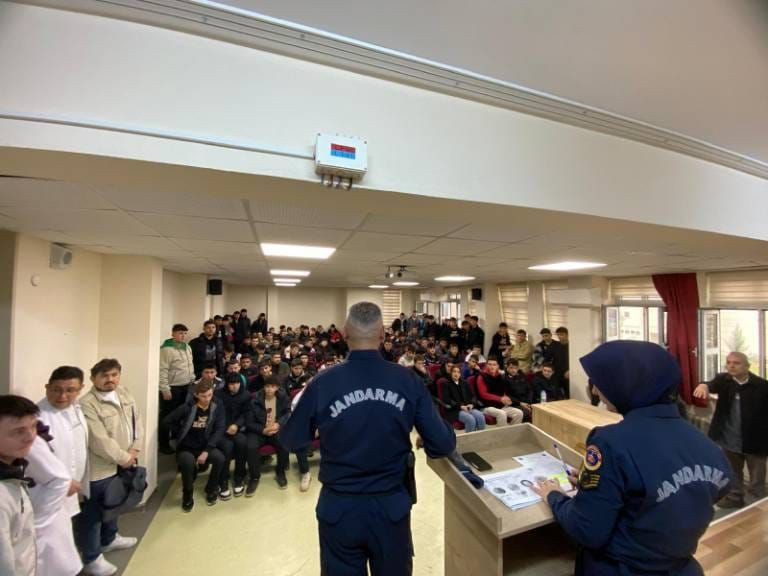 Jandarma'dan Toplum Bilincini Güçlendiren Eğitim Programı - Sayfa 1