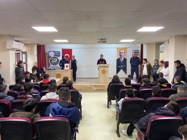 Jandarma'dan Toplum Bilincini Güçlendiren Eğitim Programı - Sayfa 3