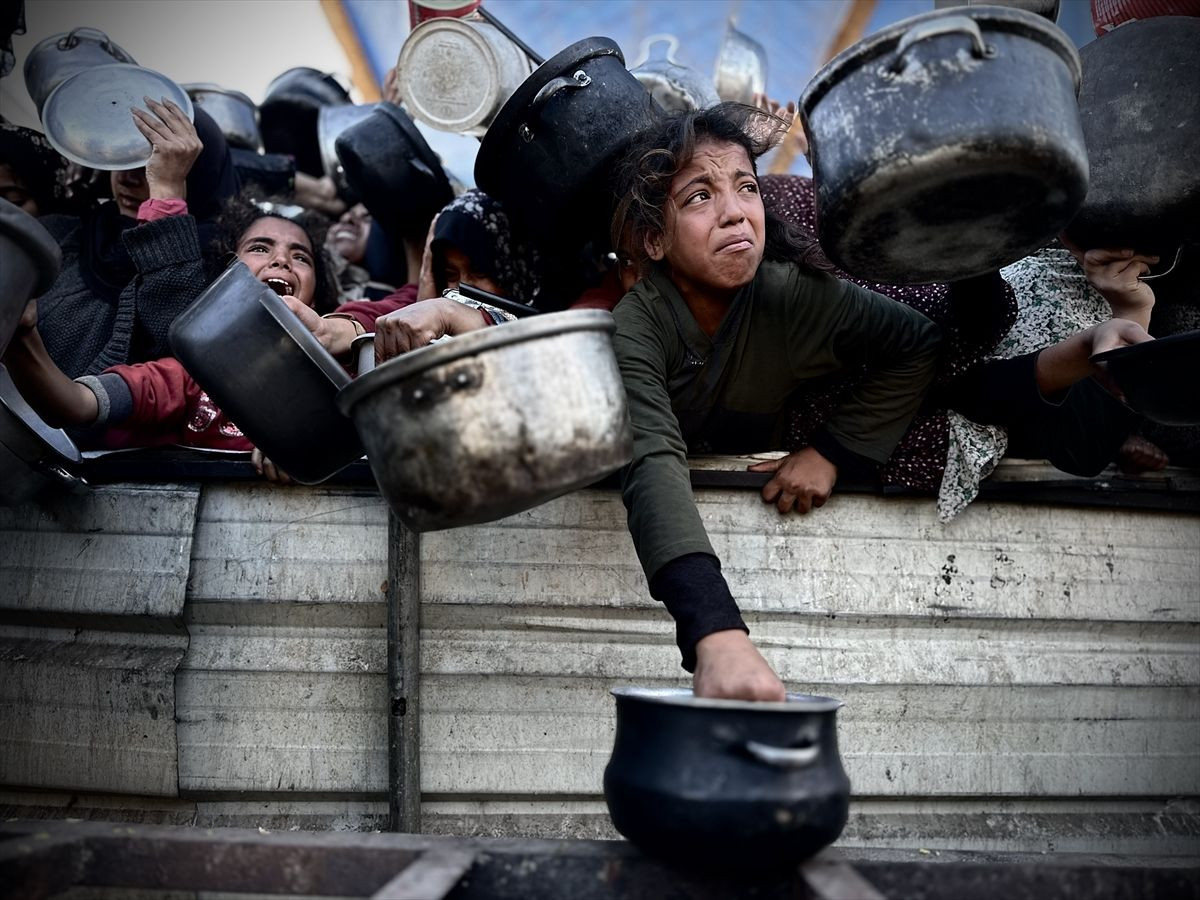 Gazze'de Açlık Krizi: Filistinlilere Yemek Yardımı Sırasında Yürek Burkan Görüntüler - Sayfa 2