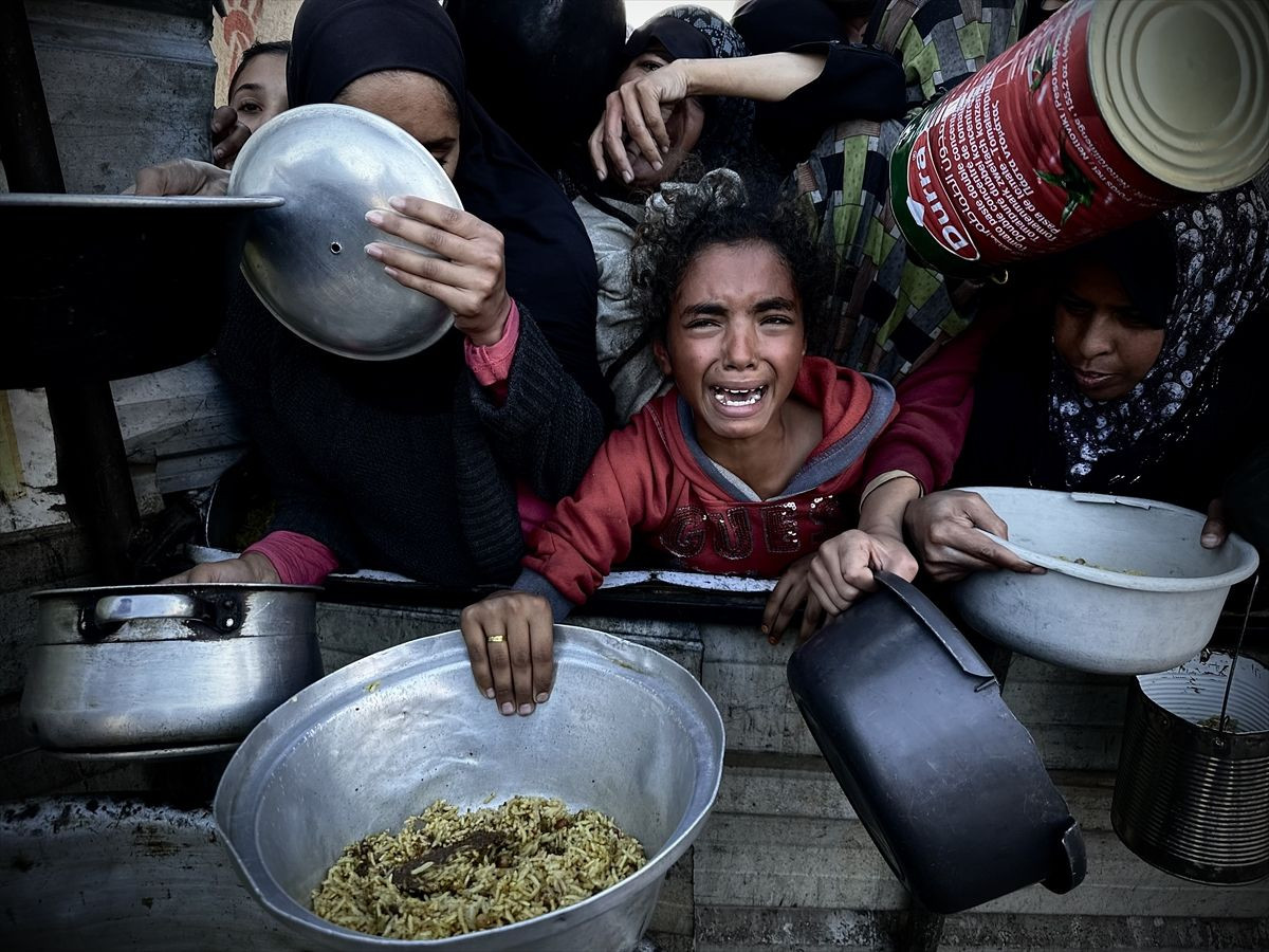 Gazze'de Açlık Krizi: Filistinlilere Yemek Yardımı Sırasında Yürek Burkan Görüntüler - Sayfa 3
