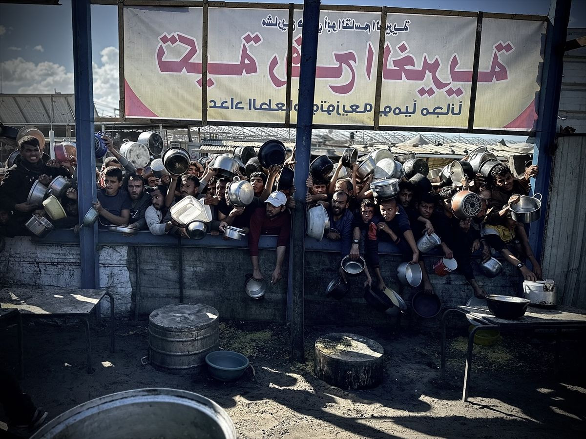 Gazze'de Açlık Krizi: Filistinlilere Yemek Yardımı Sırasında Yürek Burkan Görüntüler - Sayfa 4