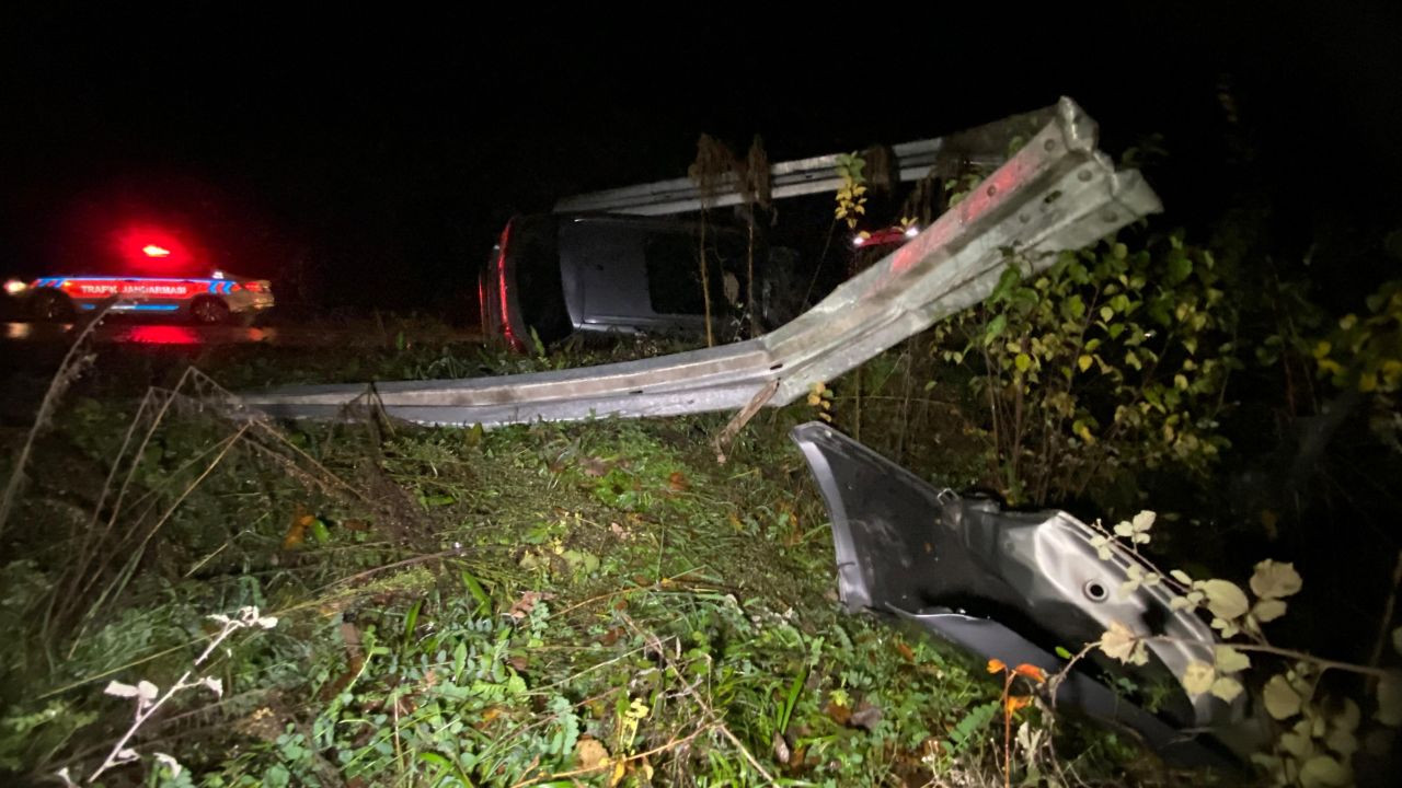Direksiyon Hakimiyetini Kaybetti, Yağmur Kanalına Devrildi: Sürücü Yaralandı - Sayfa 5