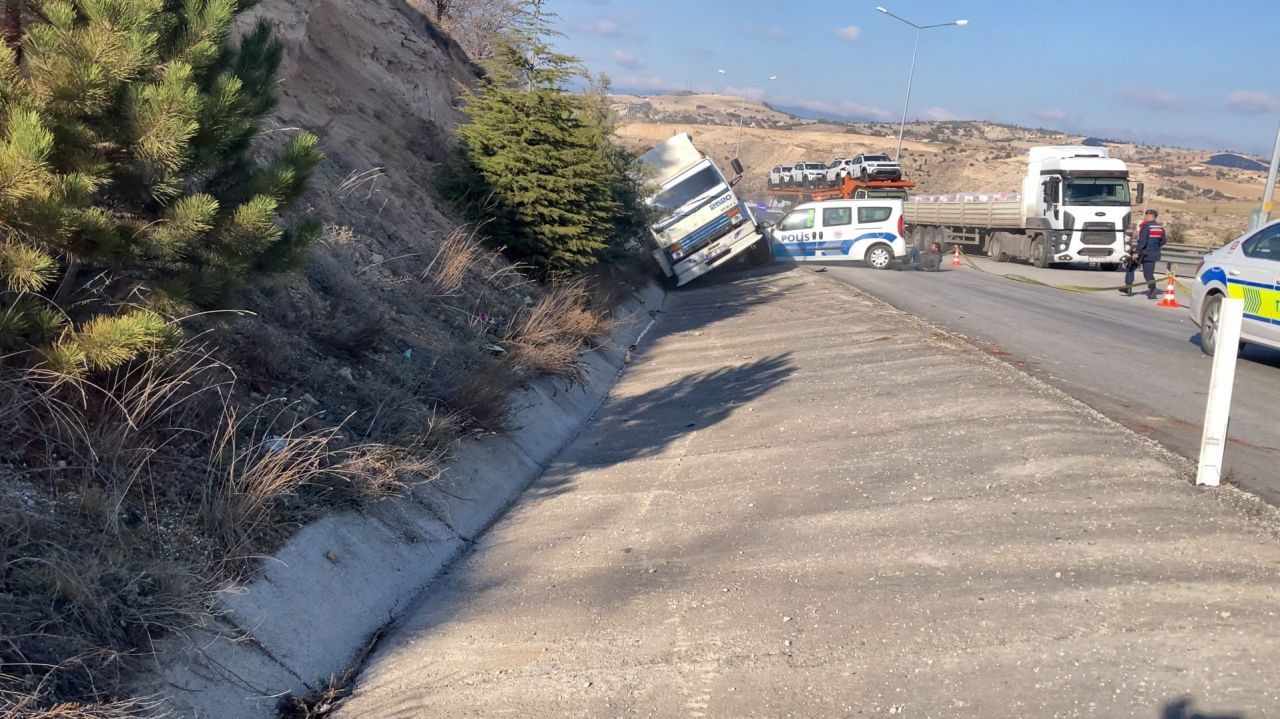 Kaza İçinde Kazada Faciadan Kıl Payı Dönüldü - Sayfa 6