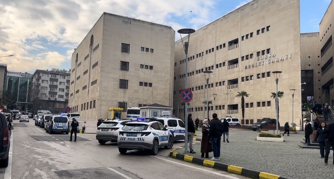 Emekli Güvenlik Görevlisi Duruşma Salonunda 2 Kişiyi Öldürdü, 2 Jandarma Görevlisini Yaraladı - Sayfa 4