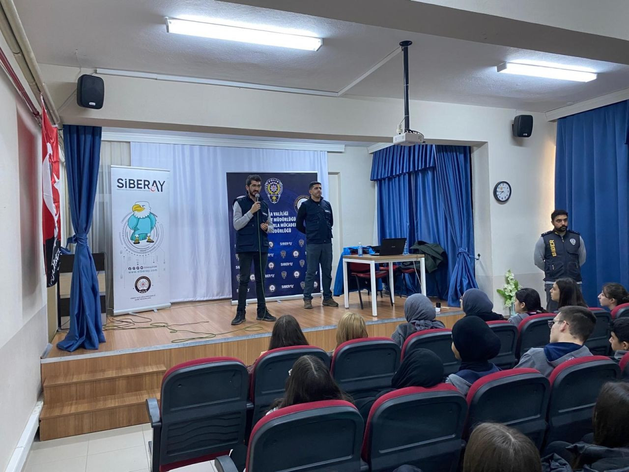 Bursa Emniyeti'nden Okullarda Siber Güvenlik Eğitimi - Sayfa 1