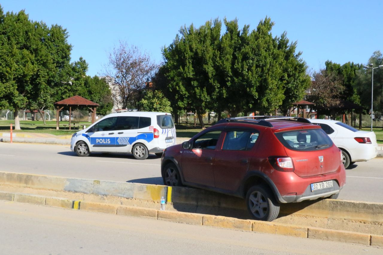 Direksiyon Hakimiyetini Kaybettiği Araçtan Yaralı Olarak Kurtuldu - Sayfa 1