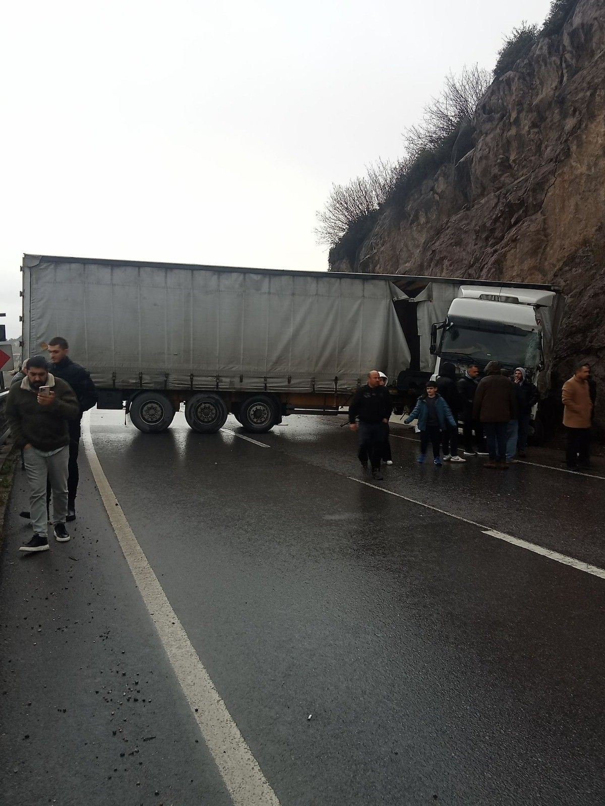 D-650 Karayolu’nda Tır Kazası: Trafik Bir Süre Kapandı - Sayfa 3