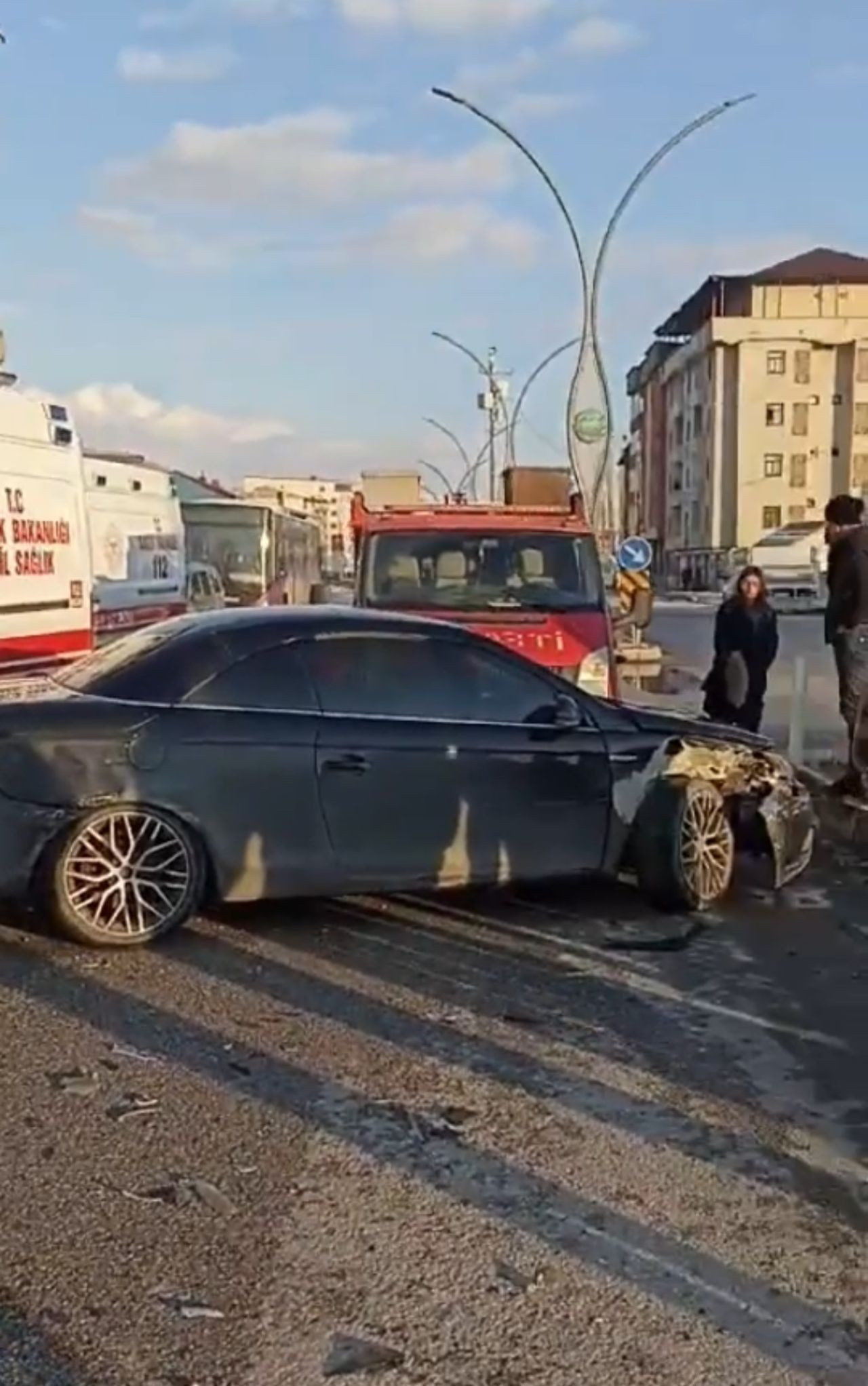 Yüksekova-Şemdinli Yolunda Kaza: İki Araç Çarpıştı, 2 Yaralı - Sayfa 1