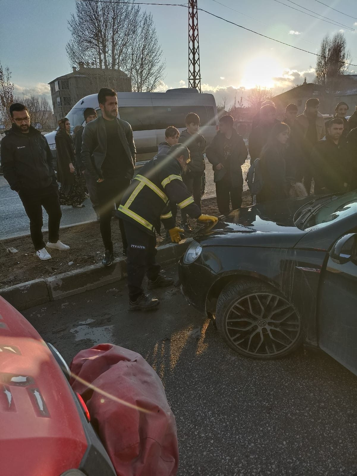 Yüksekova-Şemdinli Yolunda Kaza: İki Araç Çarpıştı, 2 Yaralı - Sayfa 4