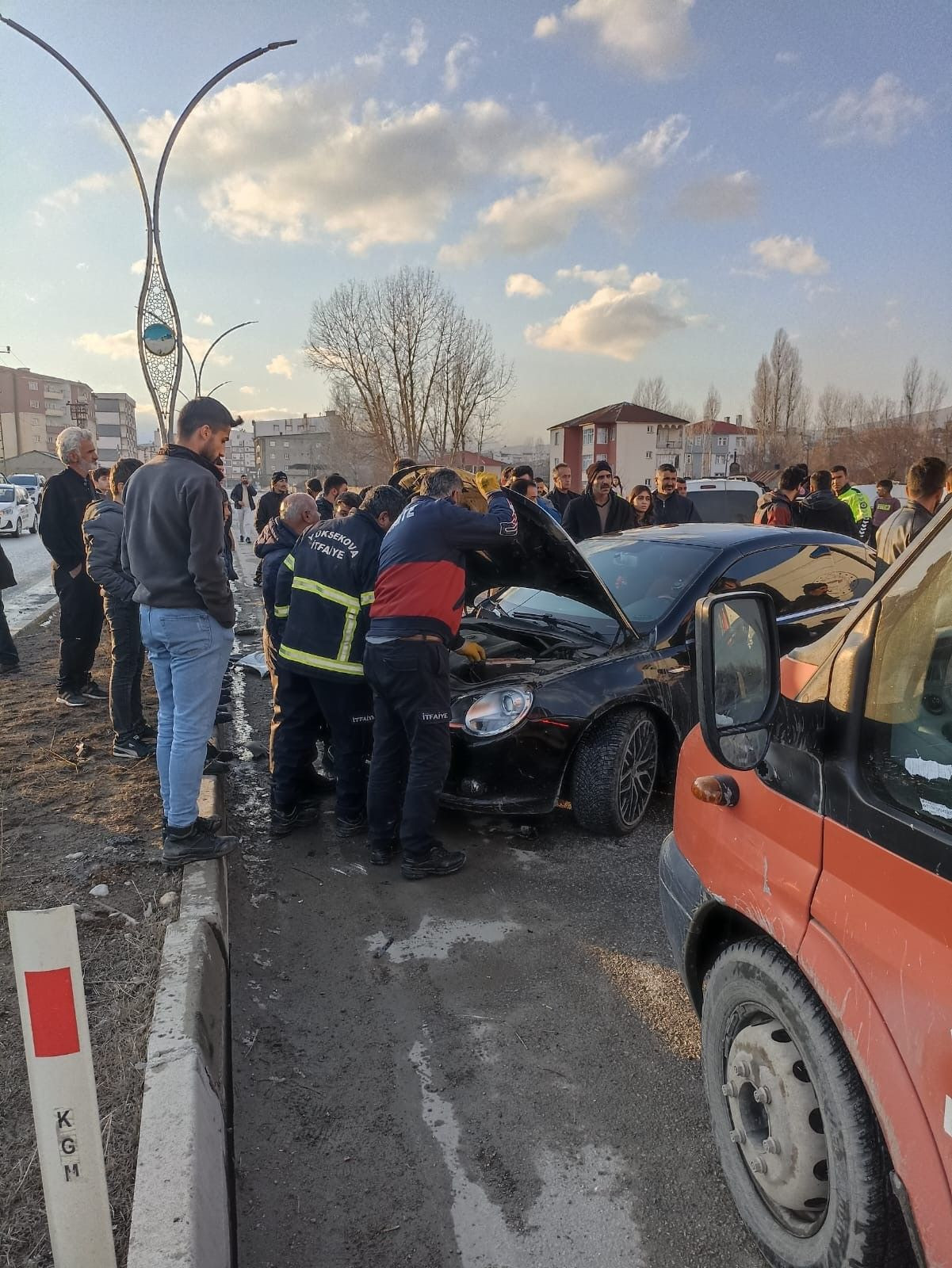 Yüksekova-Şemdinli Yolunda Kaza: İki Araç Çarpıştı, 2 Yaralı - Sayfa 5